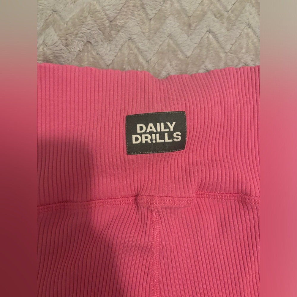 DAILY DRILLS PINK RIBBED LEGGINGS SIZE SMALL!!!
